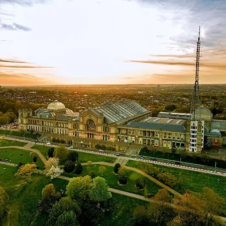 Entire Apartment Alexandra Palace, Londra Esterno foto